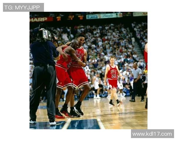 2003年NBA揭幕战湖人对决小牛精彩回顾与赛季展望 2003年NBA揭幕战湖人对决小牛精彩回顾与赛季展望